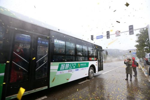 公交車+智能網(wǎng)聯(lián)的新進展：全國首條開放道路智慧公交示范線試運行“起航”-DVBCN