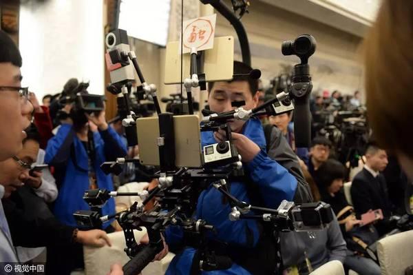 移動直播進兩會   新聞報道進入新時代
