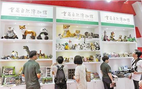國家新聞出版廣電總局領(lǐng)導(dǎo)參觀重報集團(tuán)展廳 為重報集團(tuán)新聞監(jiān)管平臺點贊