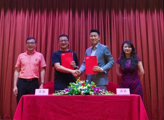 合作全面升級 迪信通榮耀正式簽署2017戰(zhàn)略合作協(xié)議