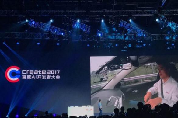 李彥宏搭乘百度無人駕駛汽車實線變道 交管部門介入調(diào)查
