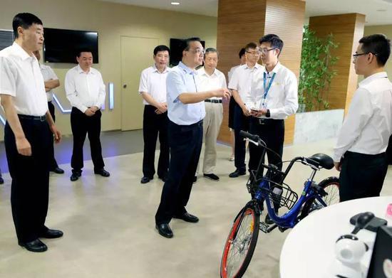李克強(qiáng)考察電信企業(yè)并主持座談會(huì) 強(qiáng)調(diào)網(wǎng)絡(luò)提速降費(fèi)