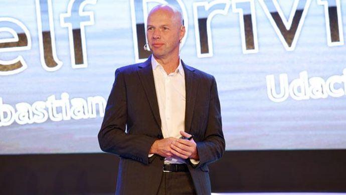 谷歌無人車之父預言：2年內機器學習超過人類，2050年自動駕駛超越人類