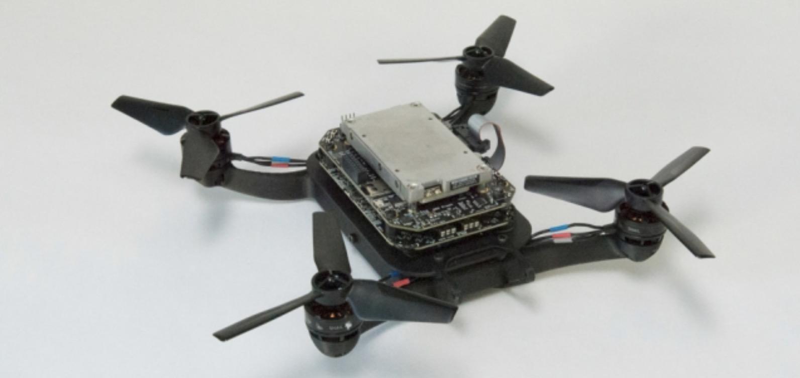 MIT開發(fā)Flight Goggles VR系統(tǒng)訓練無人機 為減少碰撞維修或更換
