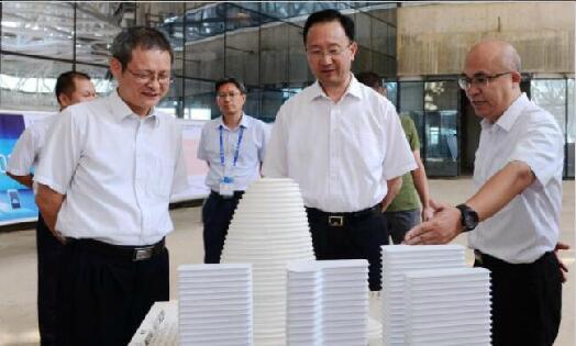 國家廣播電視總局副局長范衛(wèi)平到廣西新媒體中心參觀考察