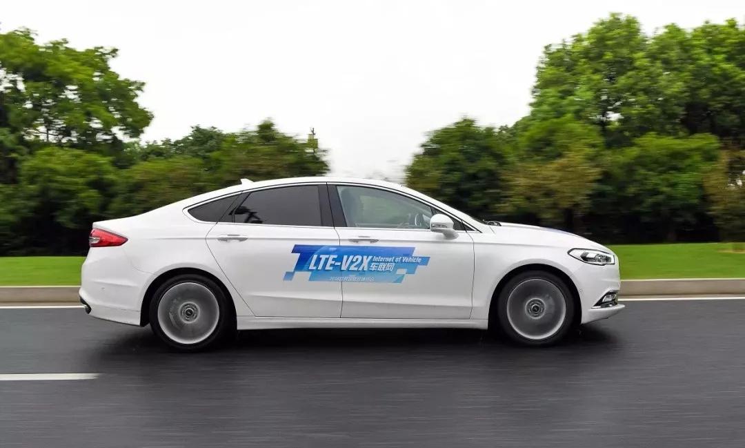 福特汽車首次在中國公開演示C-V2X技術的應用場景