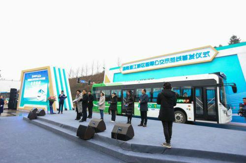 公交車+智能網(wǎng)聯(lián)的新進(jìn)展：全國首條開放道路智慧公交示范線試運(yùn)行“起航”